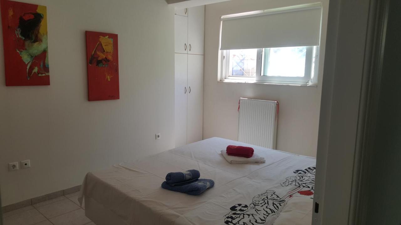 Joan'S Airport Apartment Артеміда Екстер'єр фото