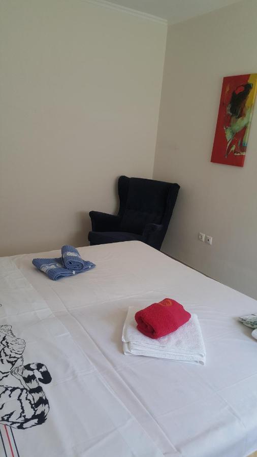 Joan'S Airport Apartment Артеміда Екстер'єр фото