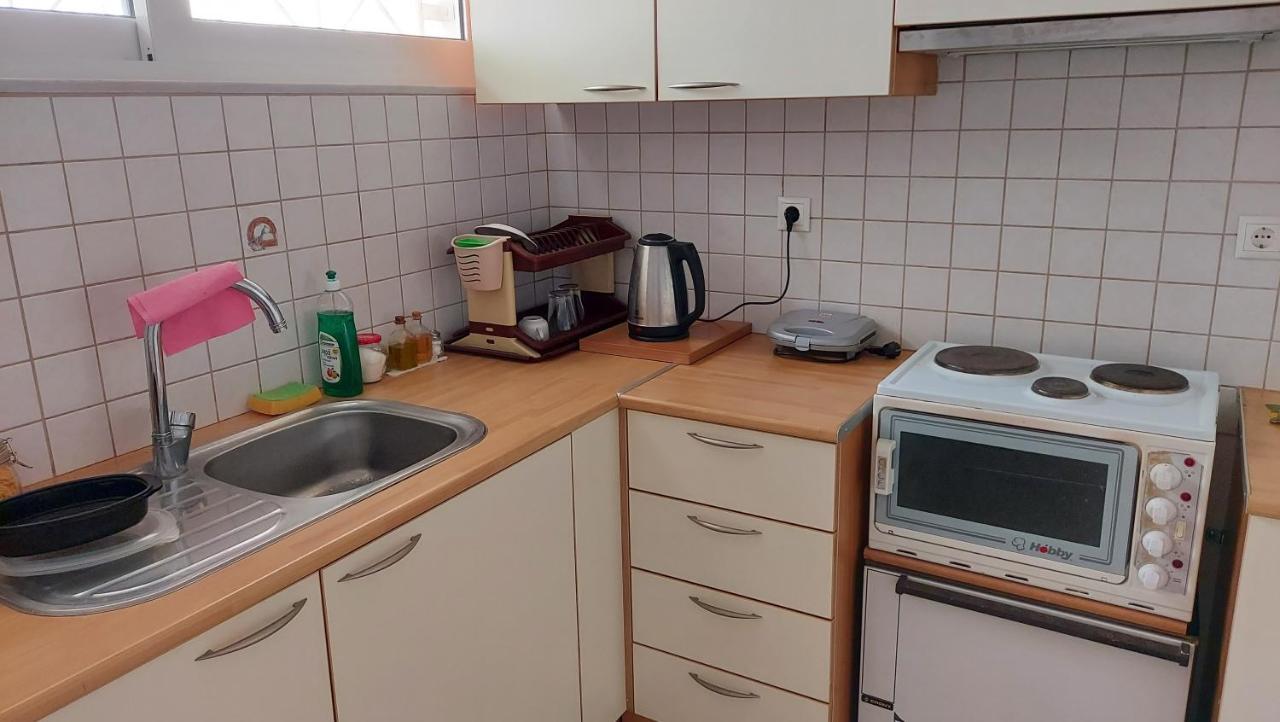 Joan'S Airport Apartment Артеміда Екстер'єр фото