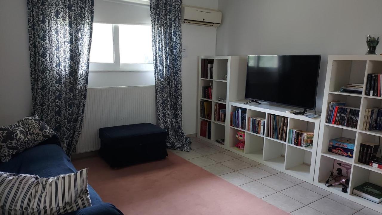 Joan'S Airport Apartment Артеміда Екстер'єр фото